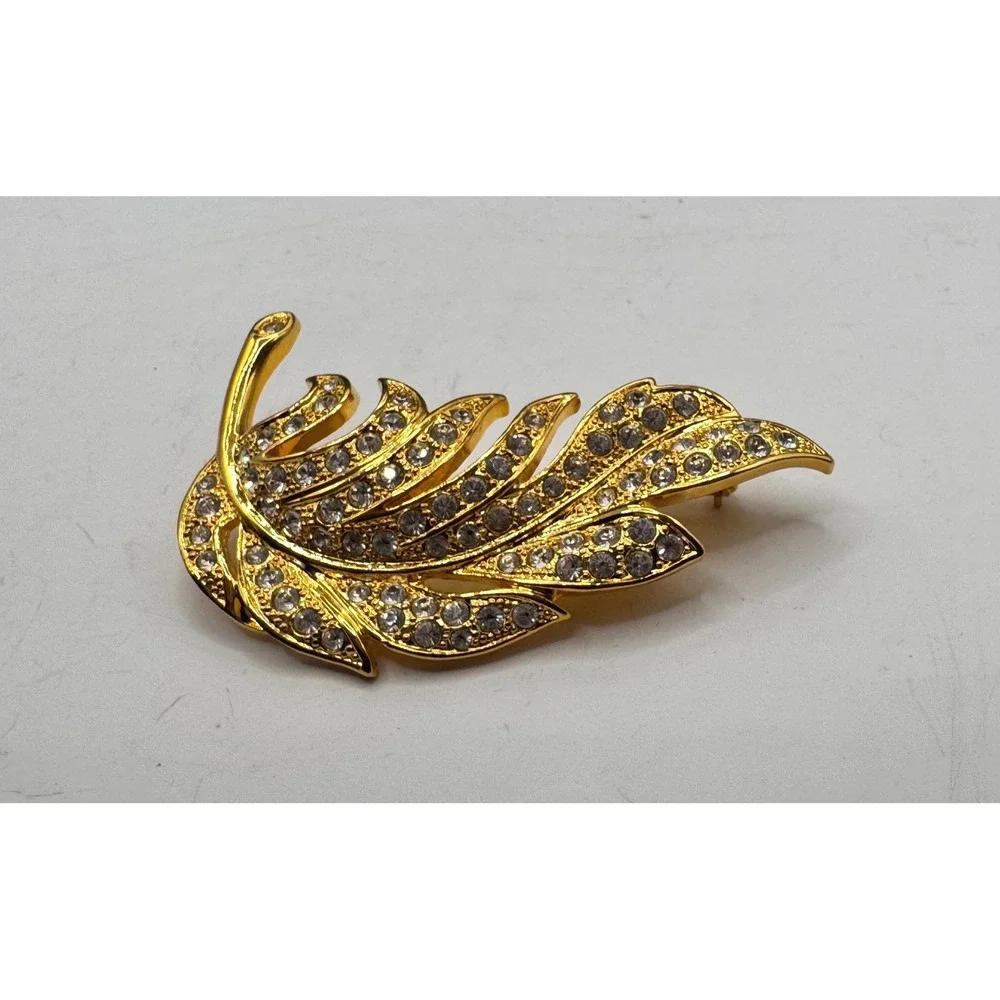 Gold Tone Rhinestone Leaf Brooch Vintage Style Feather Pin Clear Crystal Accent‎